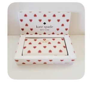 Kate Spade NEW YORK White Bifold Wallet W/❤️❤️ Designs, NIB, Authentic